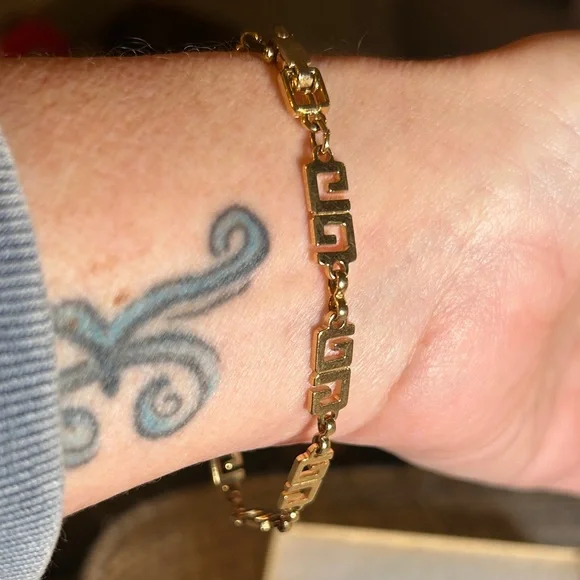 ❌SOLD IN A BUNDLE❌269. Givenchy Gold G link Bracelet with COA - Picture 5 of 5